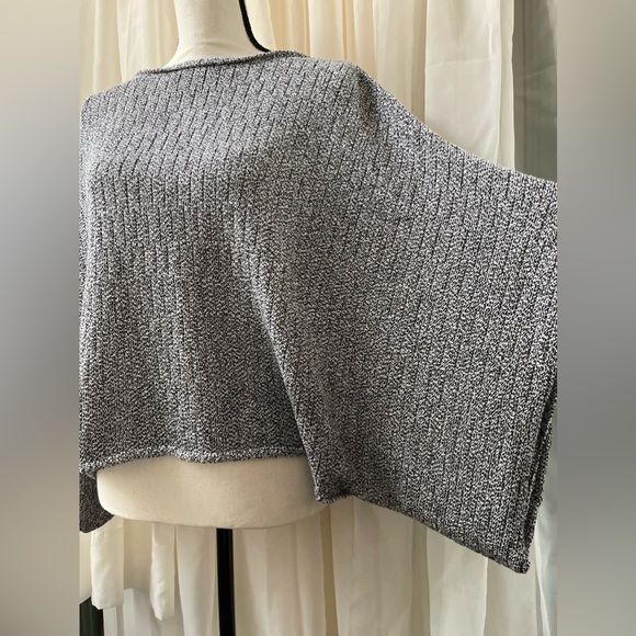 NWOT Tahari Cropped Grey Knit Oversized Sweater - Picture 6 of 8
